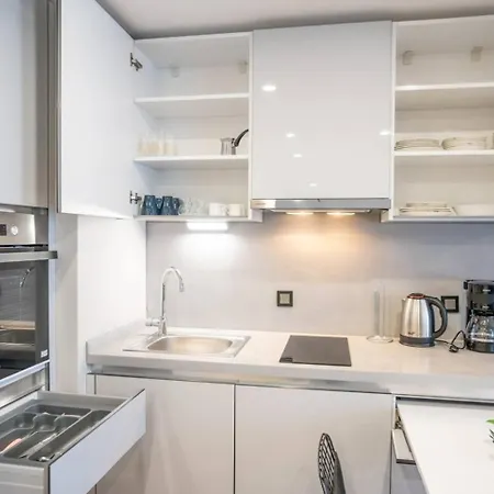 Stylish Getaway - Immerse Yourself In Luxury Appartamento